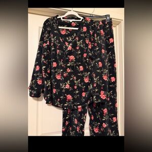 Marilyn Monroe 2 Pc Plush Floral Pajama Set Size 2XL